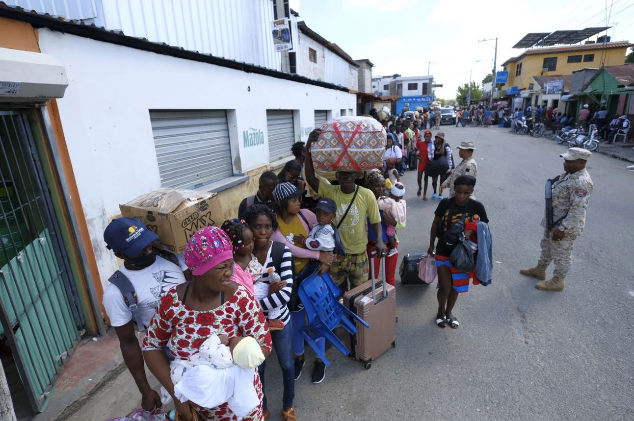 People waiting this week to cross into Haiti from the Dominican Republic. Photo: Ricardo Hernandez/AP